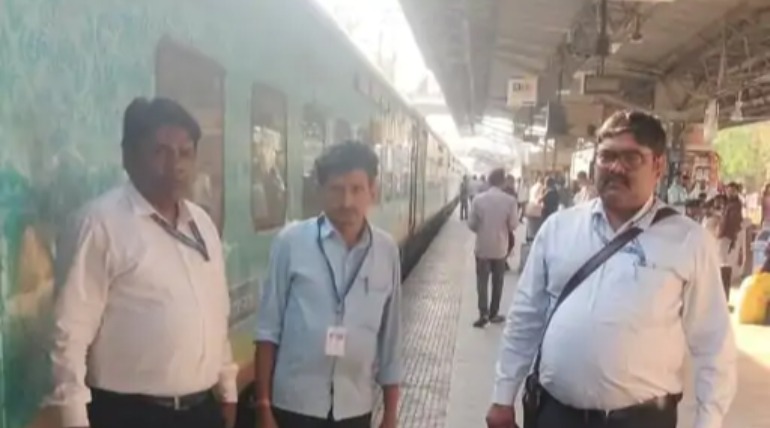 रेलवे स्टेशन पर 4877 अवैध पानी की बोतलें बरामद, कोल्ड ड्रिंक किए जब्त, चला अभियान