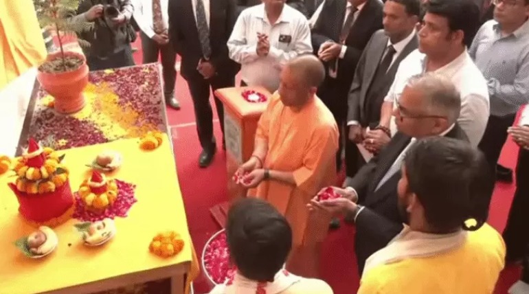 CM योगी ने सेंटर आफ एक्सीलेंस का किया उद्घाटन, गोरखपुर में बना है पूर्वी उत्तर प्रदेश का पहला केंद्र, टाटा संस के चेयरमैन रहे शामिल