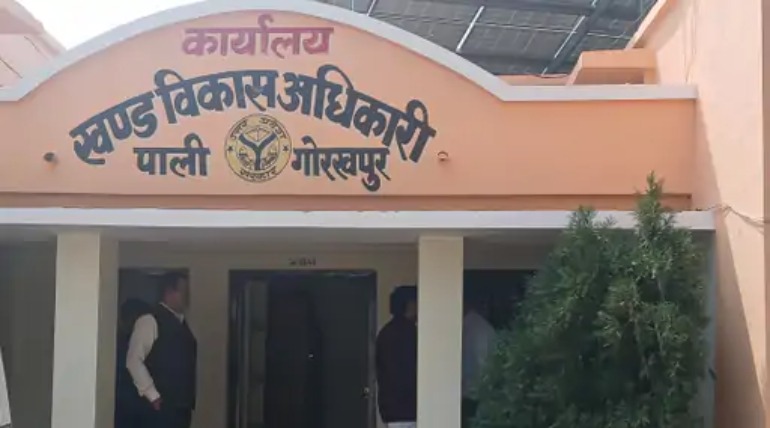 बेसिक शिक्षा विभाग में गबन, दो माह बाद भी कार्रवाई नहीं, अधिकारी पर मामले को छिपाने का आरोप