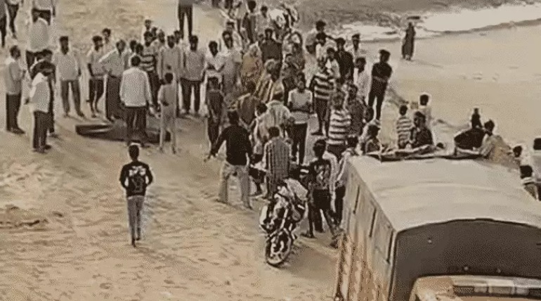 राप्ती नदी में उूबे 3 युवक के 18 घंटे बाद मिले शव, घर में मचा कोहराम