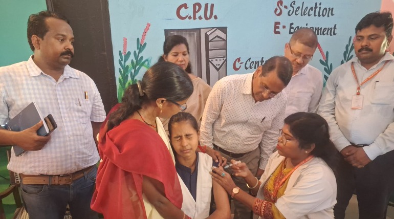 अपर मुख्य चिकित्सा अधिकारी ने किया टीकाकरण शिविर का उद्घाटन