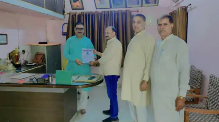 इंटर कॉलेज में अशोक मिश्र ने संभाला प्रधानाचार्य का कार्यभार
