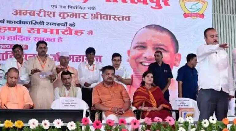 गोरखपुर क्लब के संचालक अतुल श्रीवास्तव के 40 वर्षीय बेटे अंबरीश ने गोली मारकर किया सुसाइड, पुलिस जांच में जुटी