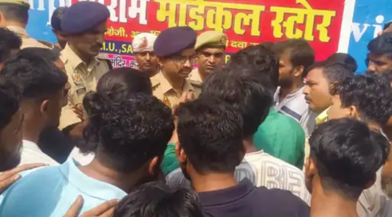 दो पक्षों में विवाद, तलवार और चाकू से हमला, नाराज भीड़ ने लगाया जाम, मौके पर पहुंचे विधायक और एसपी सिटी