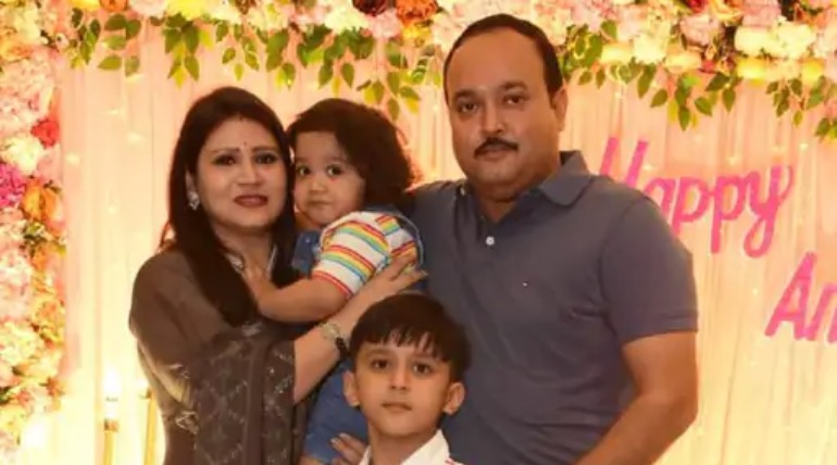 गोरखपुर क्लब के संचालक अतुल श्रीवास्तव के सुपुत्र अम्बरीश को दी गई अंतिम विदाई, परिजनों-शुभेच्छुओं का लगा तांता, राजघाट पर हुआ दाह संस्कार, छोटे भाई ने दी मुखाग्नि