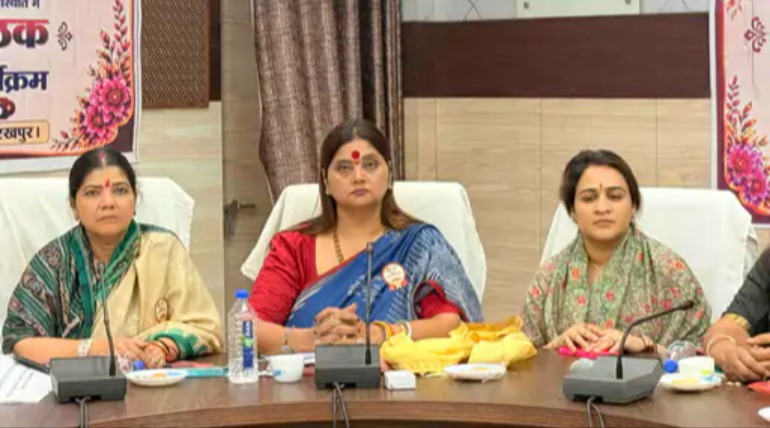 गोरखपुर में महिला आयोग की हुई समीक्षा बैठक, सुरक्षा-सशक्तिकरण पर रहा फोकस, AI और मानव तस्करी पर हुई चर्चा