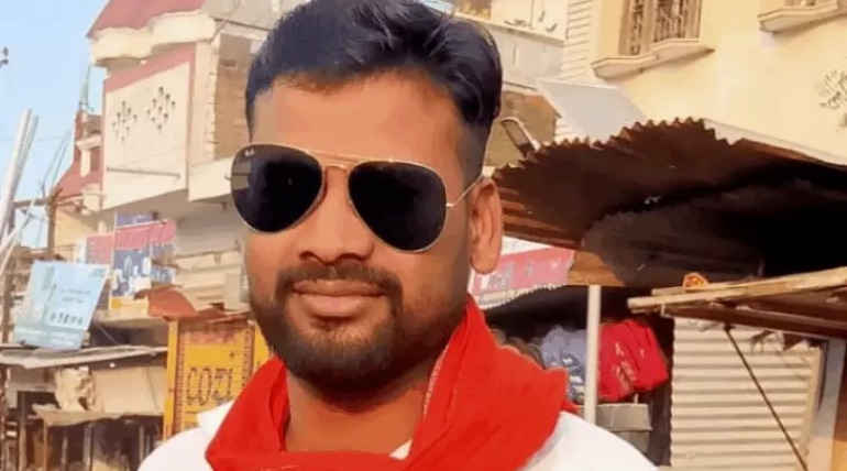 बहन की शादी का कार्ड बांटने निकले भाई की मौत, नीलगाय से बाइक टकराईं, इकलौते बेटे का मुंडन संस्कार भी था