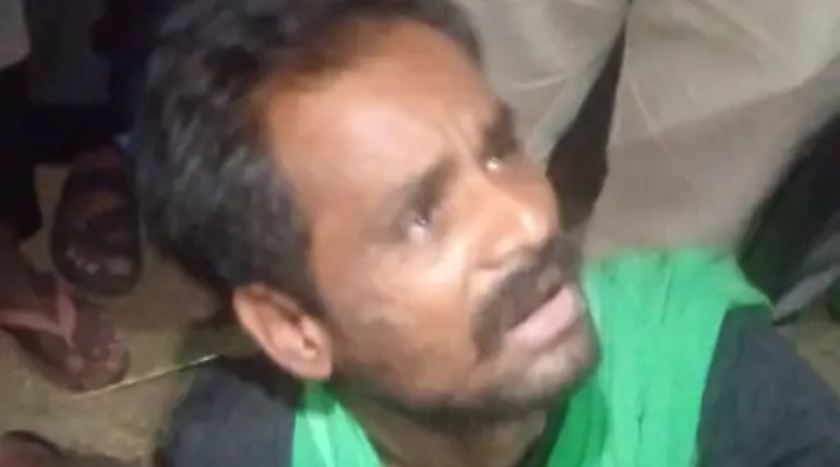 जनसेवा केंद्र से रुपये लेकर भागने की सूचना, संदिग्ध युवक को ग्रामीणों ने पकड़ा