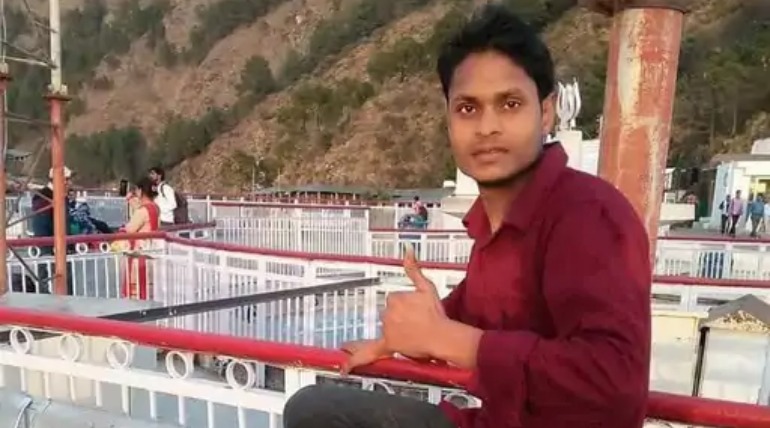 पिकअप-बाइक टक्कर, युवक की मौत, मुंबई से तीन माह बाद घर लौट रहा था अर्जुन मौर्य
