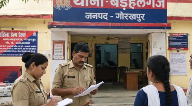 पति ने पत्नी को रॉड से पीटा, जमीन पर गिराकर लात-घूंसे बरसाए, जान से मारने की धमकी दी
