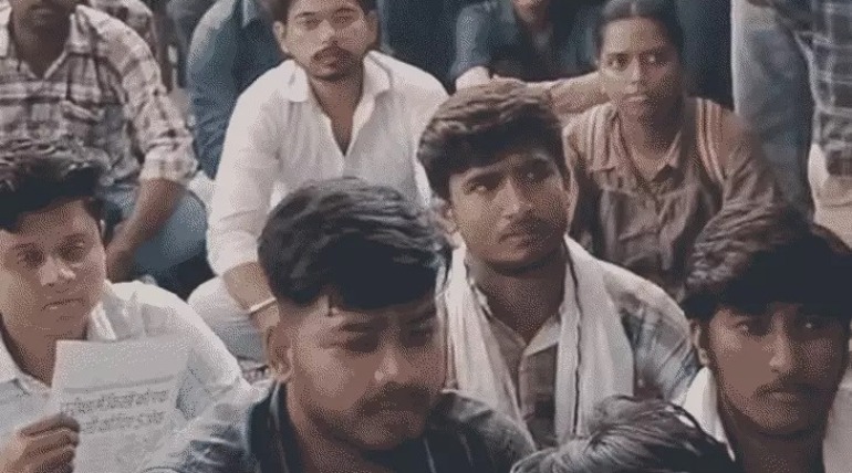 गोरखपुर विश्वविद्यालय में बीटेक छात्रों का हंगामा, 3 दिन पहले एक छात्र ने लगाई थी फांसी, 'वी वांट जस्टिस' के लगे नारे