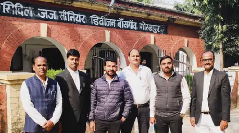 लखनऊ लाठीचार्ज के विरोध में वकीलों का 'नो ऐड वर्क', बांसगांव अदालतों में सुनवाई ठप, वादकारी निराश लौटे