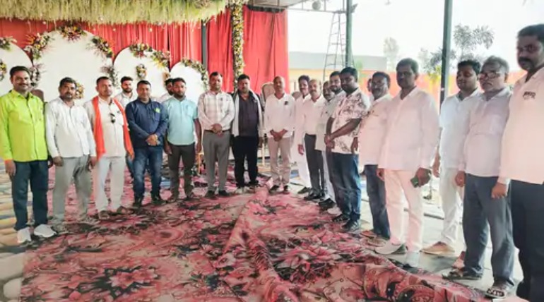 ईंट निर्माताओं ने की बैठक, कीमत बढ़ाने का लिया निर्णय, खराब मौसम और डीजल की महंगाई बताया वजह