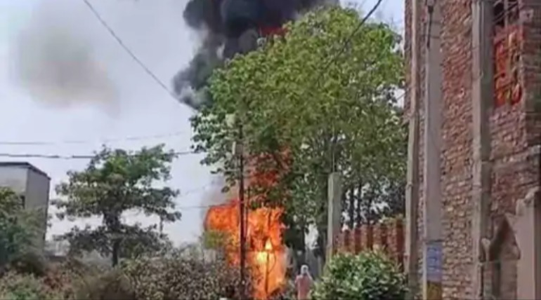 ट्रांसफार्मर धू-धू कर जला, मरम्मत के बाद सप्लाई शुरू, हुआ धमाका, 100 से अधिक घरों में बिजली गुल