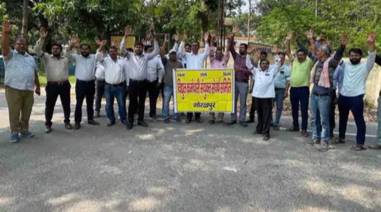निजीकरण के विरोध में उतरे बिजली कर्मचारी, कार्रवाई वापस न होने पर आंदोलन तेज करने की चेतावनी