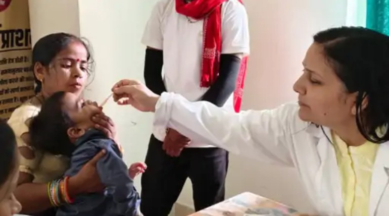 आयुष विश्वविद्यालय में स्वर्ण प्राशन कार्यक्रम, 60 बच्चों को दी  औषधि, रोग प्रतिरोधक क्षमता बढ़ाने में सहायक