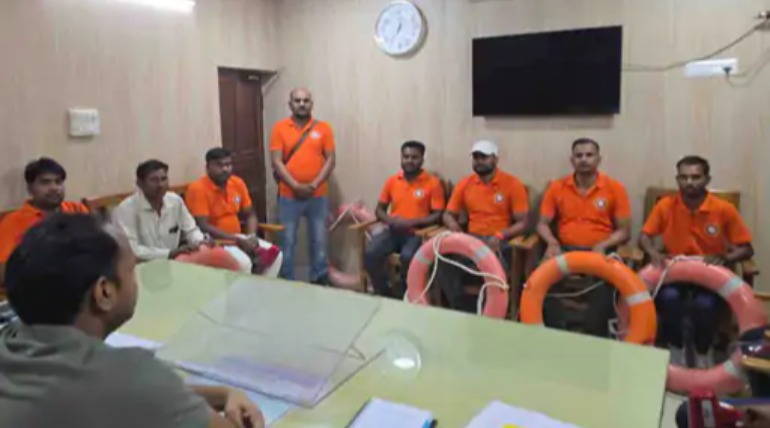 गोरखपुर में नदी घाटों पर तैनात किए गए आपदा मित्र, लाउड हेलर से किया जाएगा जागरूक, डूबने की घटनाओं पर लगेगी रोक