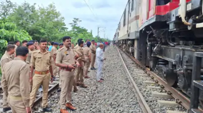 आंधी-तूफान से गोरखपुर-देवरिया रेल रूट ठप, आंधी से टूटा ओएचई तार, कई ट्रेन डाइवर्ट; कुछ का समय बदला