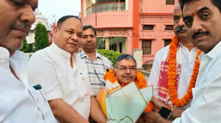 उत्तर प्रदेश गोसेवा आयोग अध्यक्ष पहुंचे गोरखपुर, गौ संरक्षण योजनाओं की समीक्षा, बायोगैस प्लांट का किया निरीक्षण