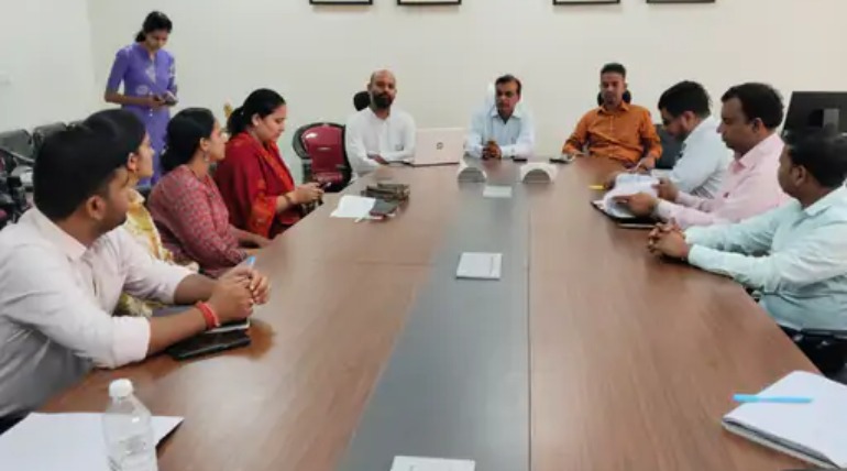 आयुष विश्वविद्यालय में टेलीमेडिसिन-टीकाकरण होगा शुरू, कैंसर स्क्रीनिंग संग बनेगा इंटीग्रेटेड हेल्थ हब