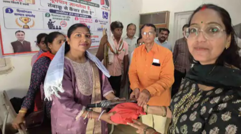 विश्व तम्बाकू निषेध दिवस पर जागरूकता अभियान, दिव्यांगजनों को दिलाई नशामुक्ति की शपथ, स्वास्थ्य किट- छाते किए वितरित