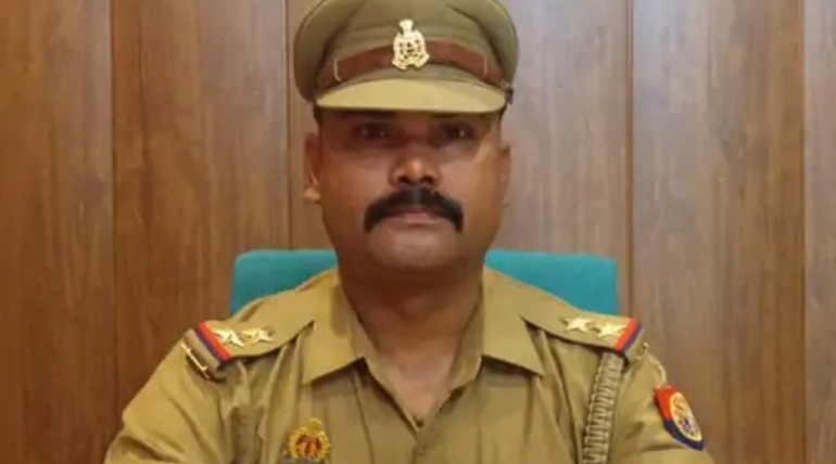 दुर्गेश कुमार सिंह ने गजपुर चौकी का कार्यभार संभाला, अंकित उपाध्याय का खोराबार थाना स्थानांतरण, कानून-व्यवस्था प्राथमिकता