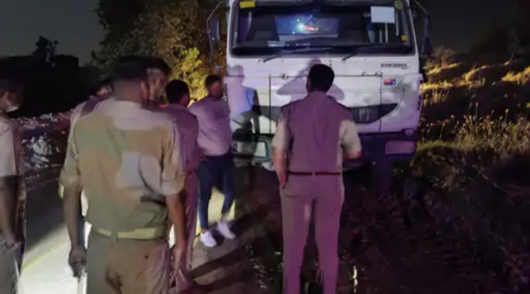 विभिन्न थानों की पुलिस का एक्शन, ओवरलोड मिट्टी लेकर जा रहे डंपर सहित 39 गाडियां सीज, देर रात चला अभियान, 22 का काटा चालान