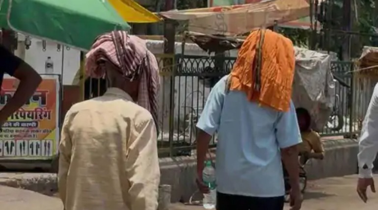 गोरखपुर में दिखा थंडर क्लाउड का असर, कहीं धूप तो कहीं हुई बारिश