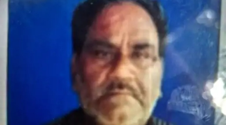 बांसगांव में सड़क हादसे में घायल व्यक्ति की मौत, परिजन बिना पोस्टमार्टम अंतिम संस्कार कर रहे थे, पुलिस ने रोका