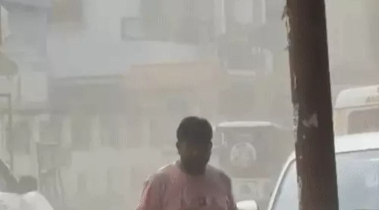 गोरखपुर में धूल भरी आंधी शुरू, दोपहर बाद बदला मौसम, अगले 3 घंटे में तेज बारिश का अलर्ट जारी