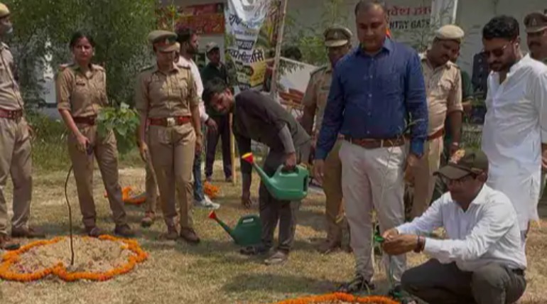 चिड़ियाघर में पेड़ों का बना ‘आधार कार्ड’, QR कोड स्कैन करते ही मिलेगी पूरी जानकारी, पौधों को मिल रही डिजिटल पहचान