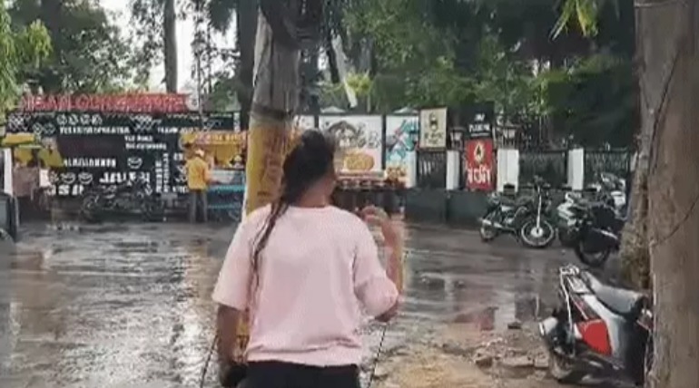 गोरखपुर में भीषण गर्मी के बाद बारिश, ठंडी हवाओं से राहत मिली, कुछ देर बाद फिर धूप खिलने से तापमान बढ़ा, प्री-मानसून का अलर्ट
