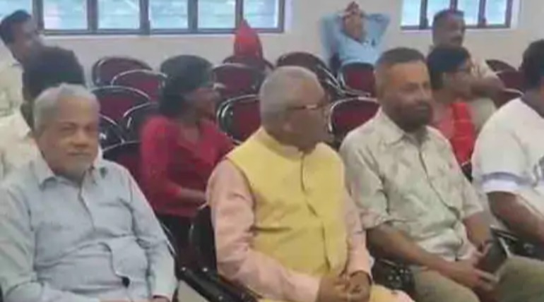 गोरखपुर प्रेस क्लब में हुआ साहित्यिक संवाद, कृति-विमर्श में साहित्य की बदलती दिशा पर चर्चा, लेखकों ने साझा किए विचार