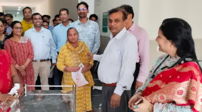 आयुष्मान कार्ड दिखाइए, दवा से ऑपरेशन तक सब होगा मुफ्त, महायोगी गुरु गोरखनाथ आयुष विश्वविद्यालय में शुरू होगा कैशलेस सुविधा