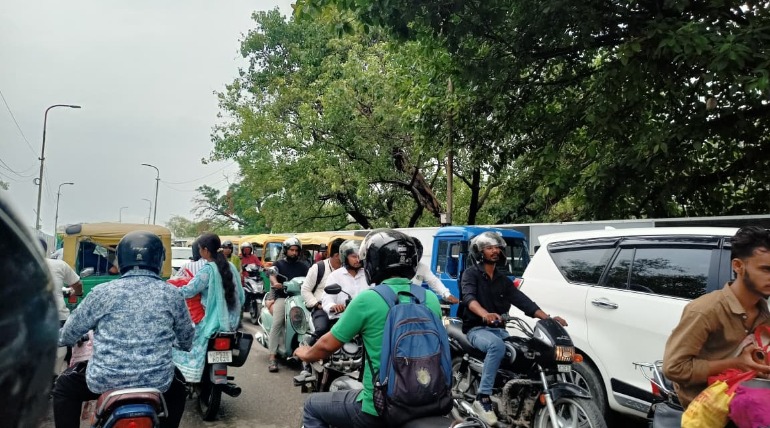 3 दिनों तक चली पुलिस भर्ती परीक्षा के बाद प्रशासन सुस्त, असुरन से लेकर पूरा ओवरब्रिज जाम से पटा, एंबुलेंस से लेकर सीओ ने भी झेली दिक्कत
