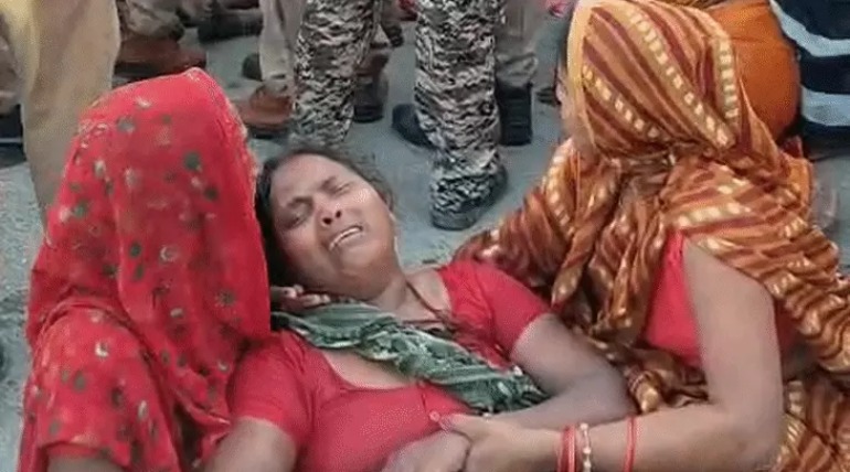पीएसी वाहन ने दो युवकों को रौंदा, मौत, शव को सड़क पर रख 2 घंटे तक हंगामा