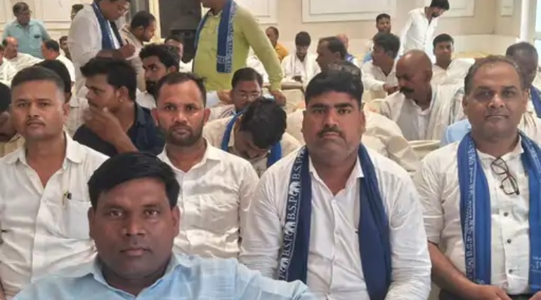 बसपा की मंडल स्तरीय समीक्षा बैठक संपन्न, बूथ मजबूती पर जोर, आमजन की समस्याओं को प्रमुखता से उठाने पर चर्चा