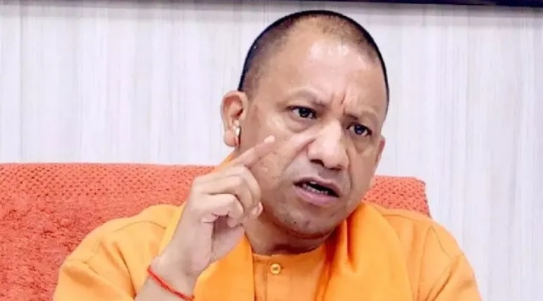 सड़क निर्माण में सुस्ती पर भड़के सीएम योगी