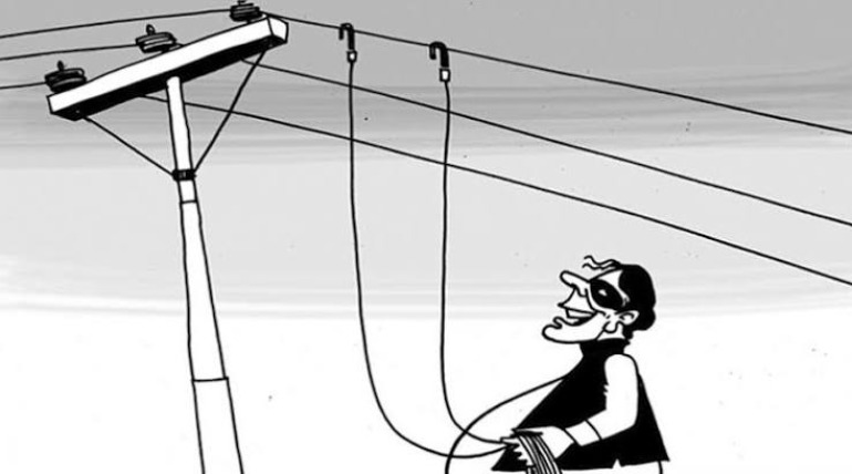 मीटर से पहले केबल काटकर कर रहे थे बिजली चोरी, पकड़ा खेल