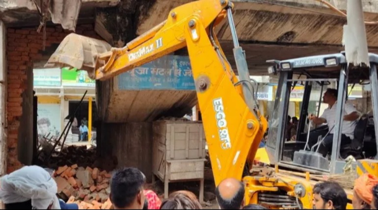गोरखपुर में 20 साल में 2600 ध्वस्तीकरण आदेश