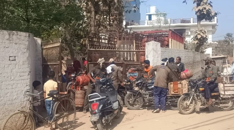 कंपनी का पाइप लो, वरना नहीं मिलेगा रसोई गैस सिलिंडर