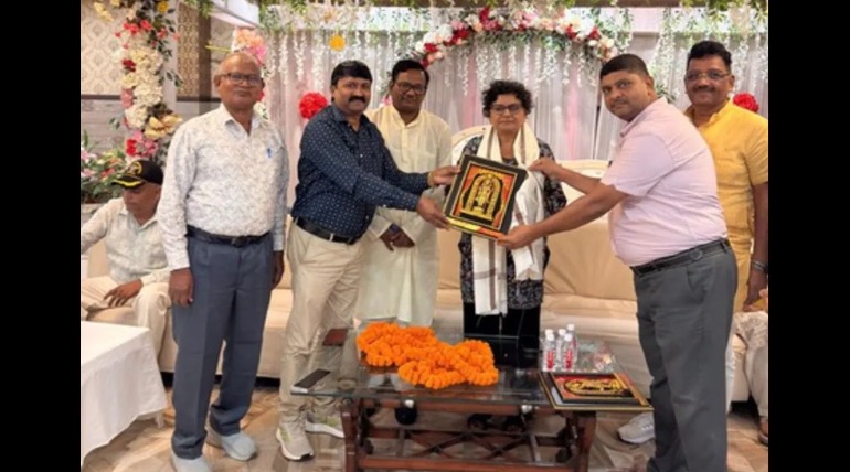समाज के कमजोर बच्चों की शिक्षा और बेटियों के विवाह में सहयोग करें