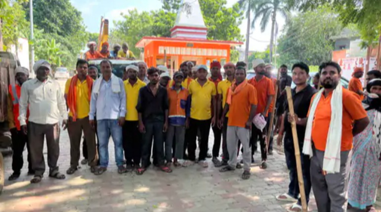 गोरखपुर में सफाईकर्मियों से मारपीट और गाली-गलौज, काम ठप कर थाने पहुंचे कर्मचारी