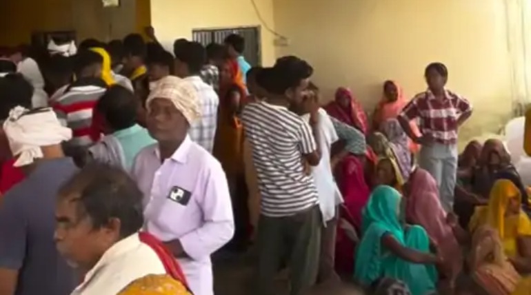 राहत सामग्री ले जा रहे व्यक्ति पर हमला, गोरखपुर में रास्ता रोककर मारपीट और जान से मारने की धमकी