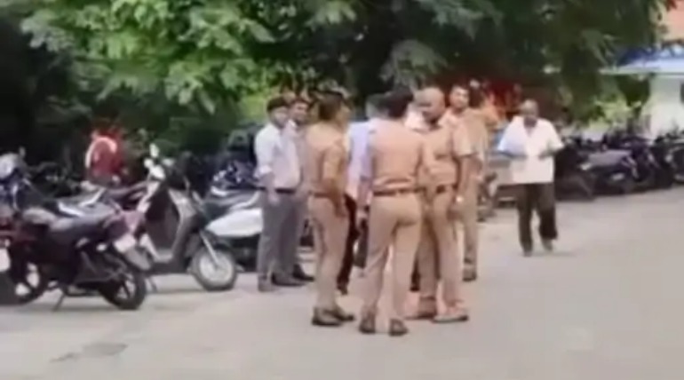 गोरखपुर में ढाई लाख हड़पने का आरोप, चेक बाउंस, रकम मांगने पर दी जान से मारने की धमकी