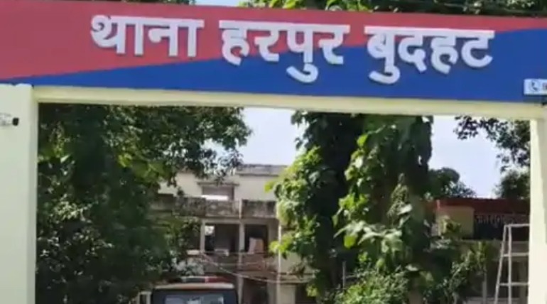दहेज में 10 लाख रुपये मांगे, विवाहिता से  मारपीट और स्त्रीधन रखने का आरोप