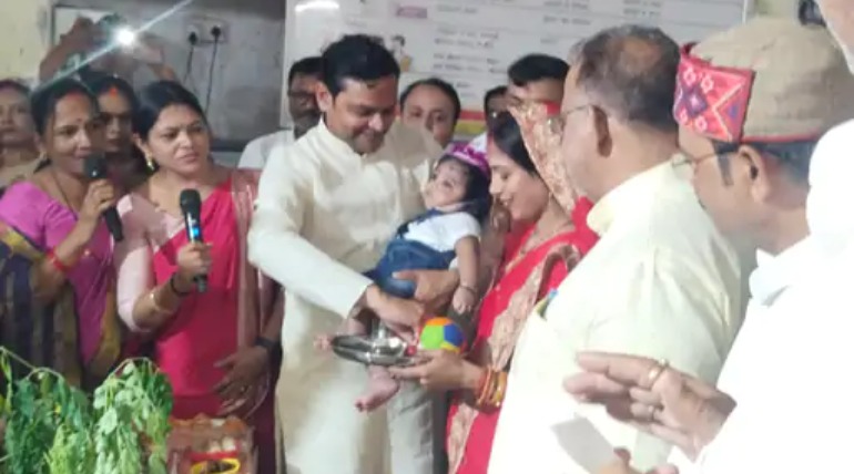 विधायक ने गांधी जयंती पर लगाया सेवा संकल्प कैंप, 12 आशा कार्यकर्ताओं को सम्मान