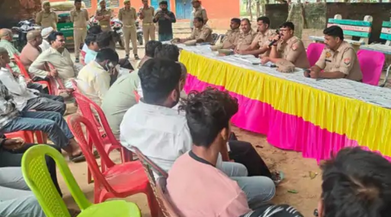 दुर्गा पूजा आयोजकों को पुलिस की चेतावनी, बिजली के तार के नीचे पंडाल न लगाएं, डीजे के मानक मानें