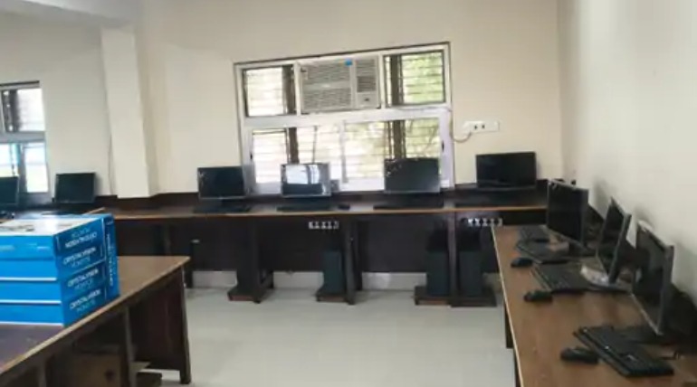 महात्मा गांधी इंटर कॉलेज में बन रही नई कंप्यूटर लैब, 50 कंप्यूटर और AC से लैस होगी लैब
