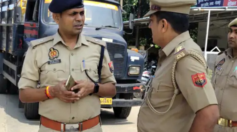 गोरखपुर BRD मेडिकल कॉलेज में SP ट्रैफिक ने निरीक्षण किया, त्योहारों के लिए ट्रैफिक व्यवस्था सुधारी